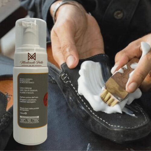 Prodotto Eco, detergente a schiuma per tutti i tipi di pelle e tessuto, senza solventi. Agitare prima dell’uso, erogare e strofinare con un panno in microfibra. Formato da 150 ml, peso 200g
